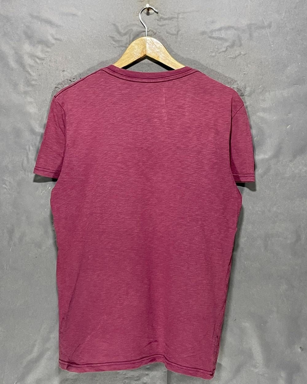 American Eagle Maroon T Shirt For Men Medium