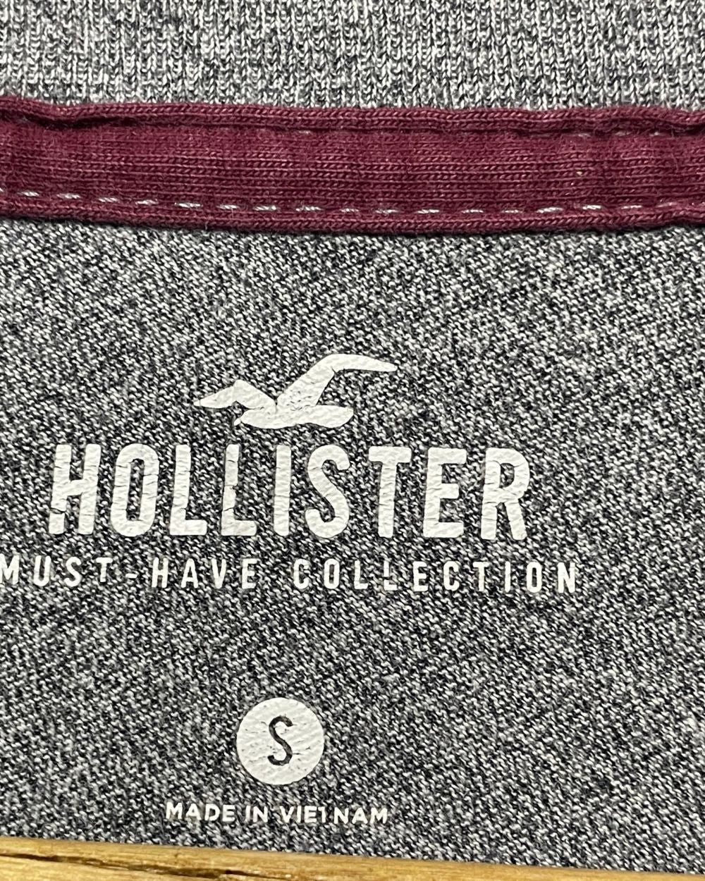 Hollister Gray T Shirt For Men Medium