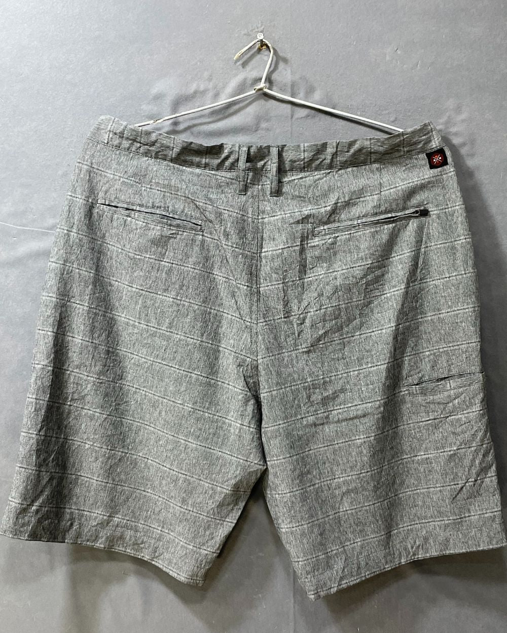 Mountain And Isles Gray Polyester Short For Men L - Preloved Labels