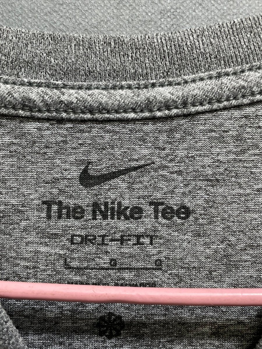 Nike Gray For Men Sports T Shirt L - Preloved Labels