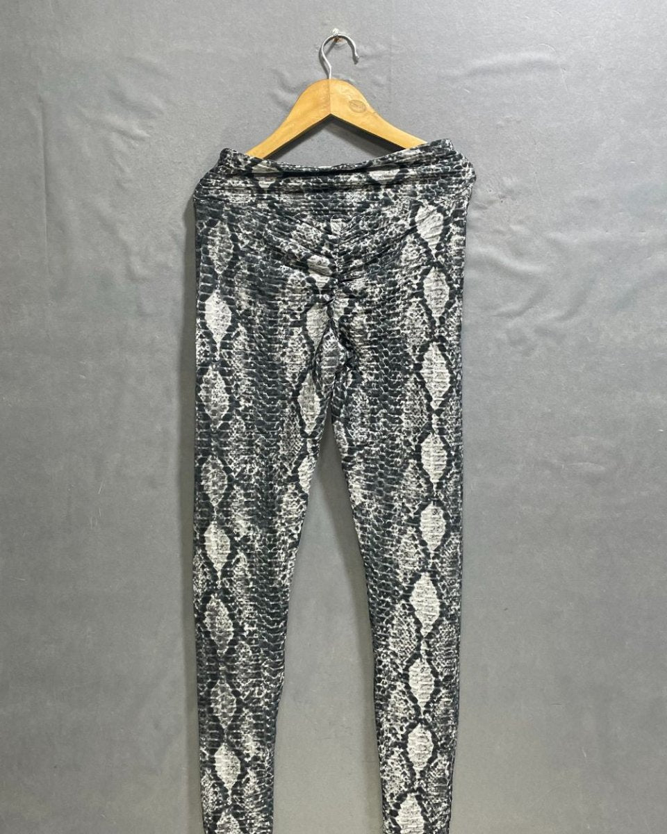 No Boundaries Grey Polyester Stretch Gym tights For Women S - Preloved Labels