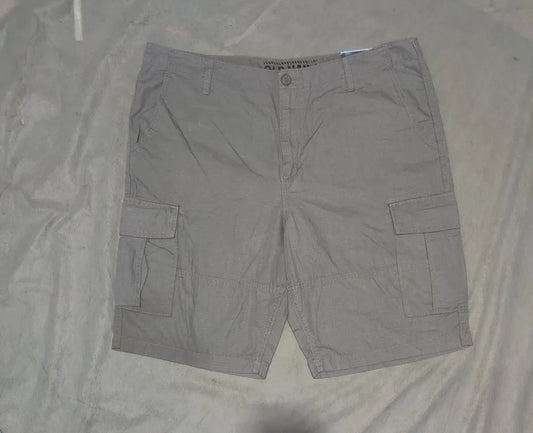 Old Navy Men Cotton Gray Short – Preloved Labels (view 2)