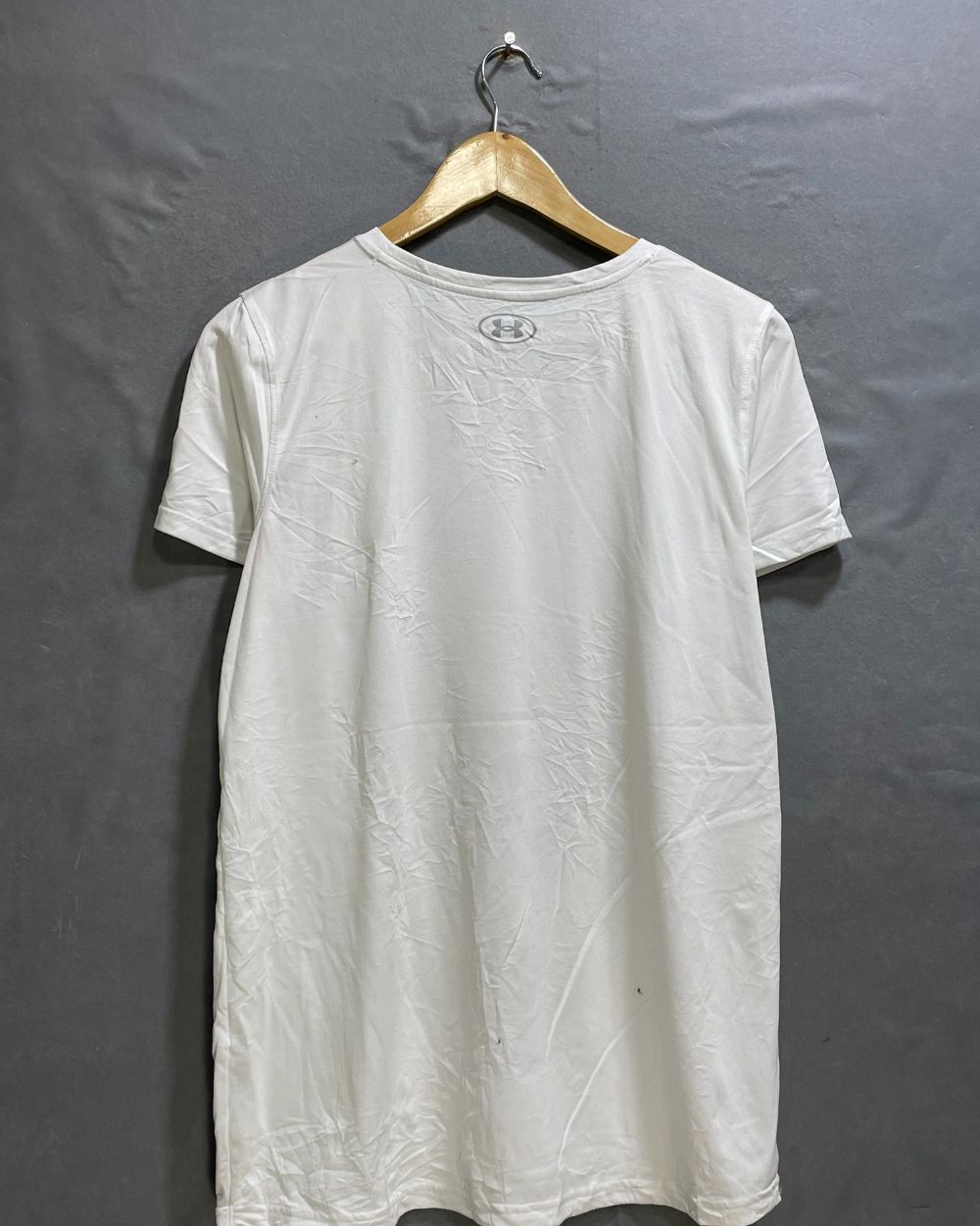 Under Armour White Polyester Jersey Sport For Women T Shirt Medium - Preloved Labels