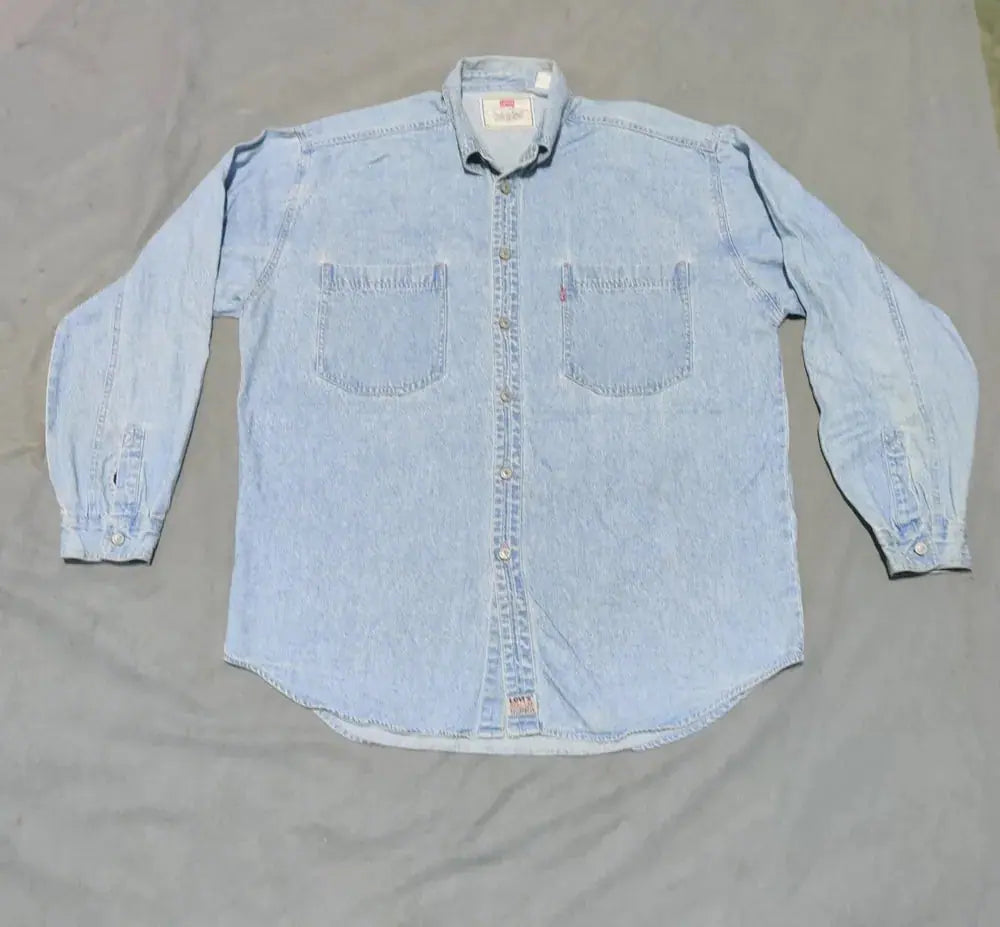 Levi's Men Denim Blue Shirt L – Preloved Labels (view 2)