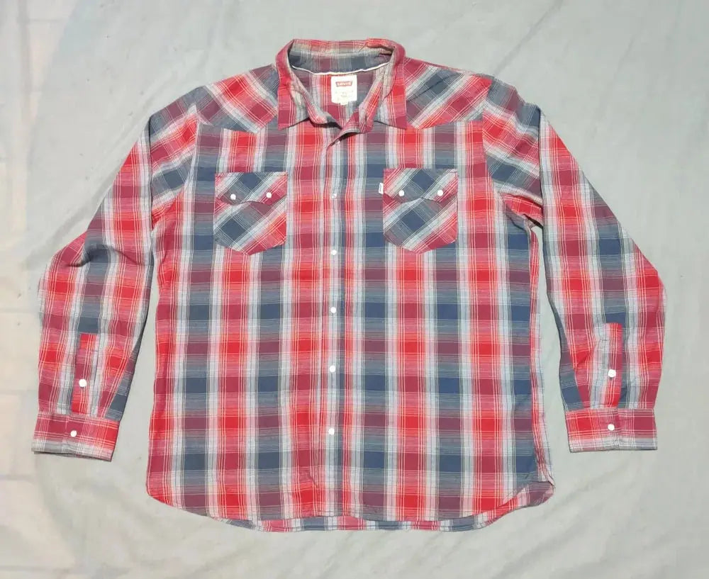 Levi's Men Cotton Red Shirt 2XL – Preloved Labels (view 2)