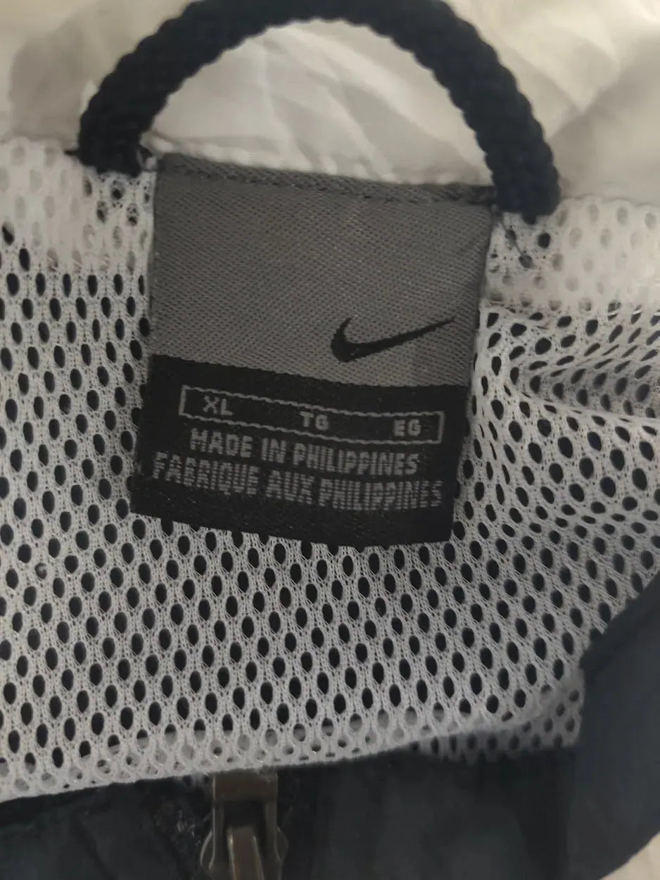 Nike Sport Black Men Windbreaker – Preloved Labels (view 3)