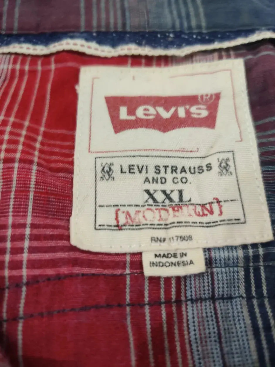 Levi's Men Cotton Red Shirt 2XL – Preloved Labels (view 3)