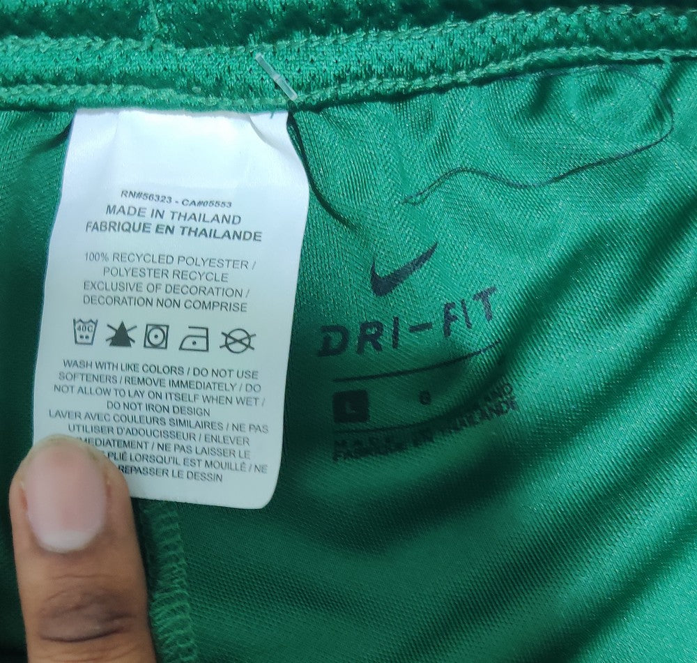 Nike Dri Fit Men Sport Green Short – Preloved Labels (view 3)