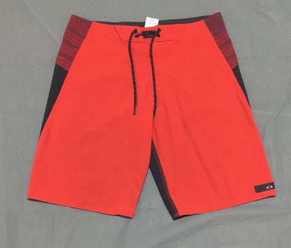 Oakley Men Sport Red Short – Preloved Labels (view 2)