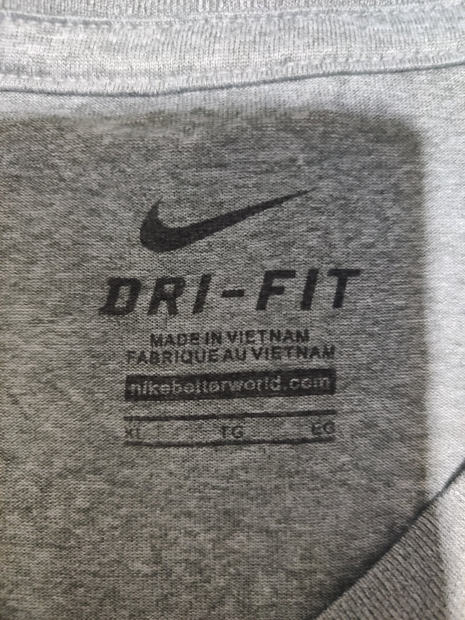 Nike Men Sport Gray T Shirt – Preloved Labels (view 3)