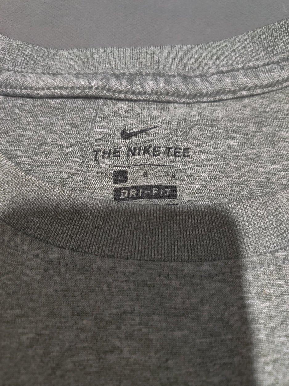 Nike Women Gray Sport T Shirt – Preloved Labels (view 3)