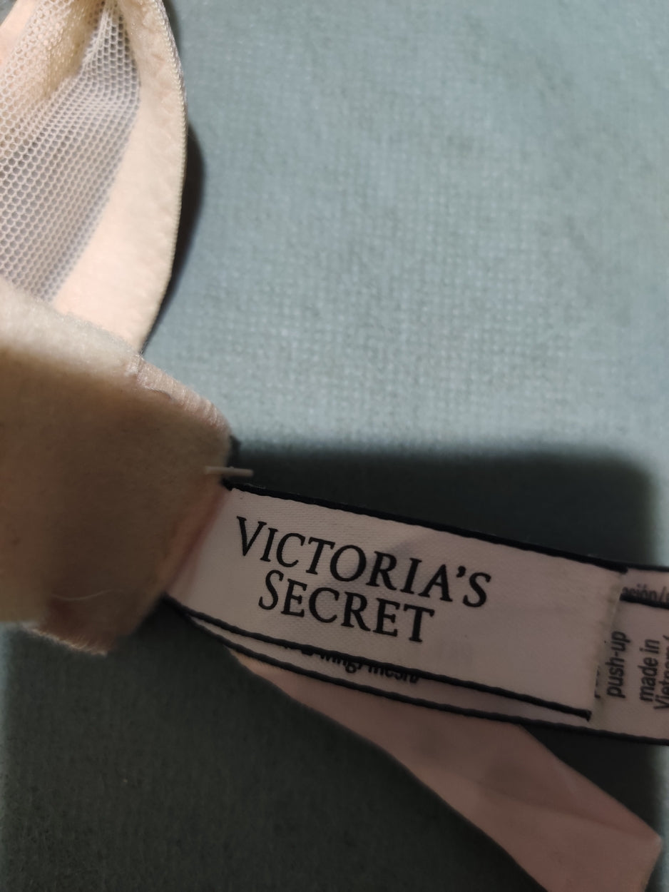 Victoria's Secret Women Cream Sport Bra