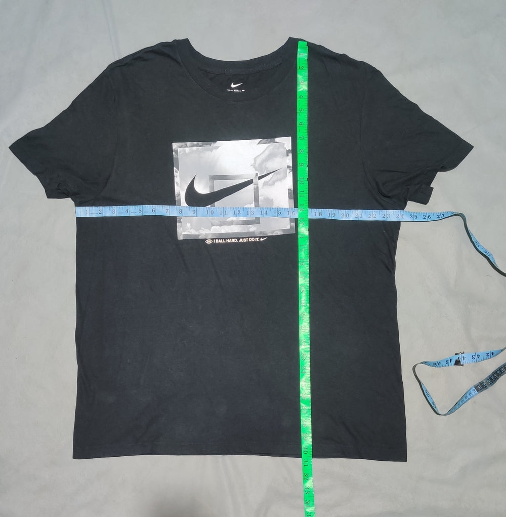 Nike Men Cotton Black T Shirt – Preloved Labels (view 4)