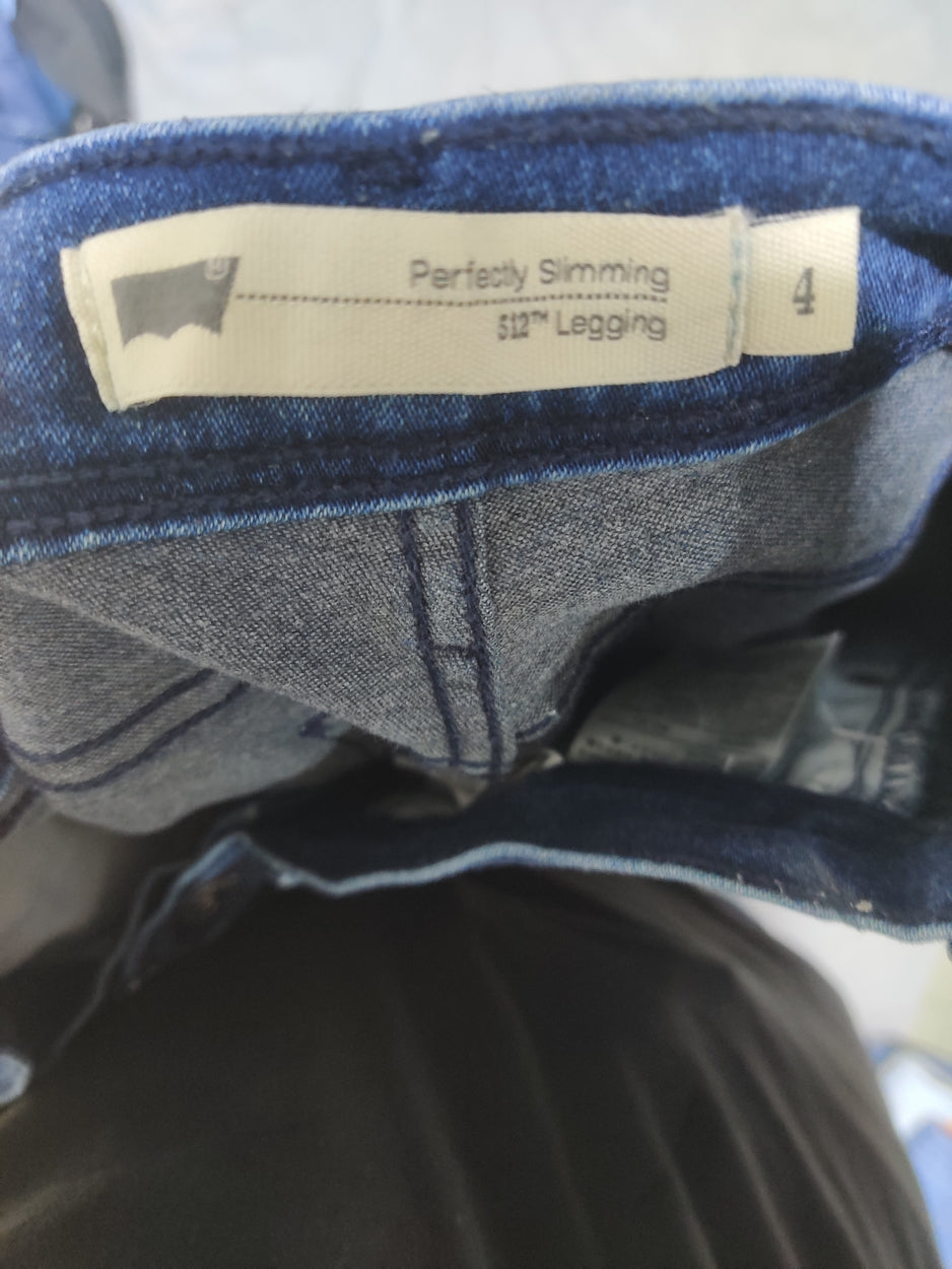 Levi's Women Blue Jeans M