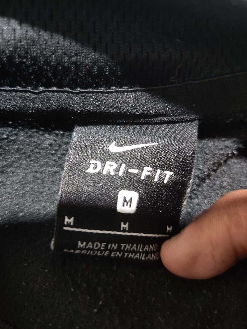 Nike women black sweatshirt, Medium, 20–21 in chest — product image 3