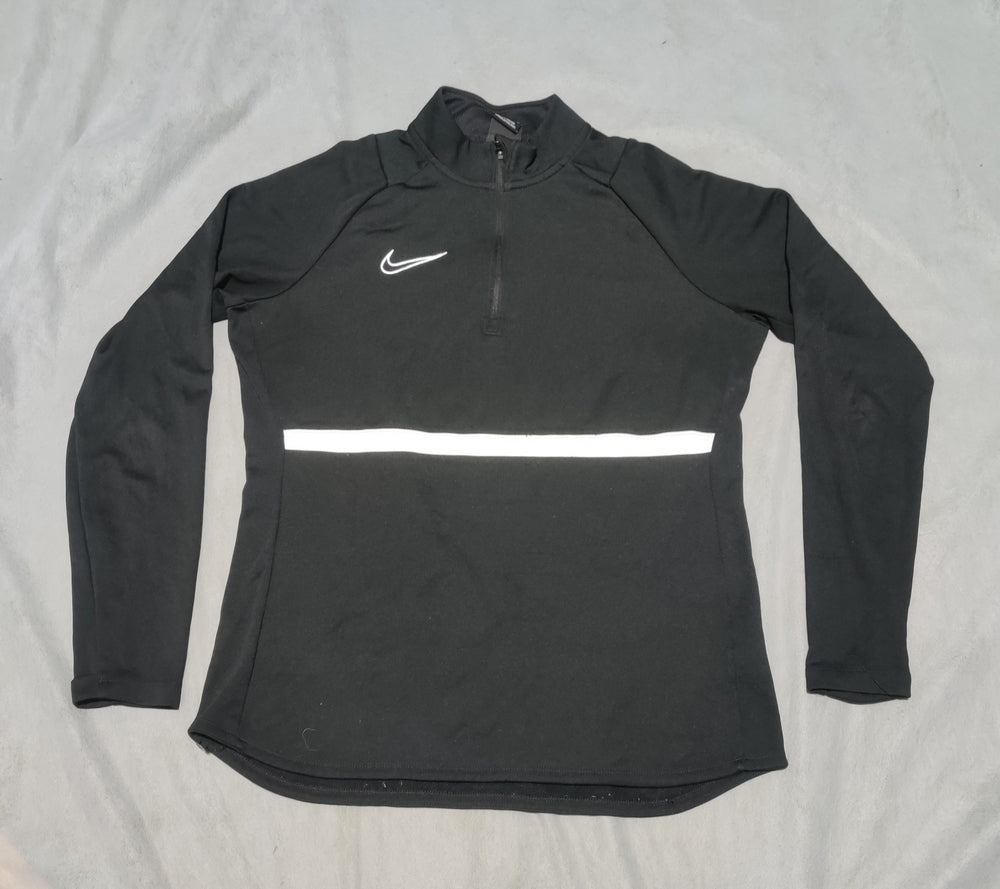 Nike women black sweatshirt, Medium, 20–21 in chest — product image 2