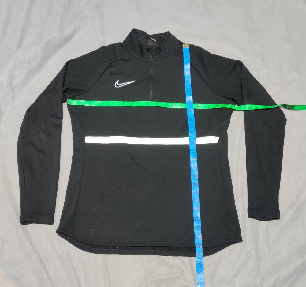 Nike women black sweatshirt, Medium, 20–21 in chest — product image 4