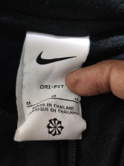 Nike women black sweatshirt, Medium, 21–22 in chest — product image 3