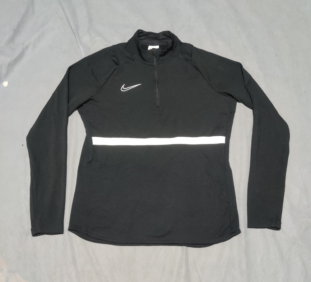 Nike women black sweatshirt, Medium, 21–22 in chest — product image 2