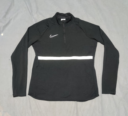 Nike women black sweatshirt, Medium, 21–22 in chest — product image 2