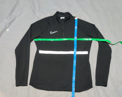 Nike women black sweatshirt, Medium, 21–22 in chest — product image 4