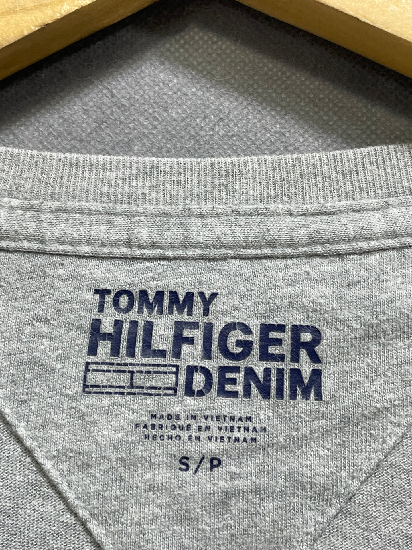 Tommy Hilfiger  Gray Cotton T Shirt For Men Small