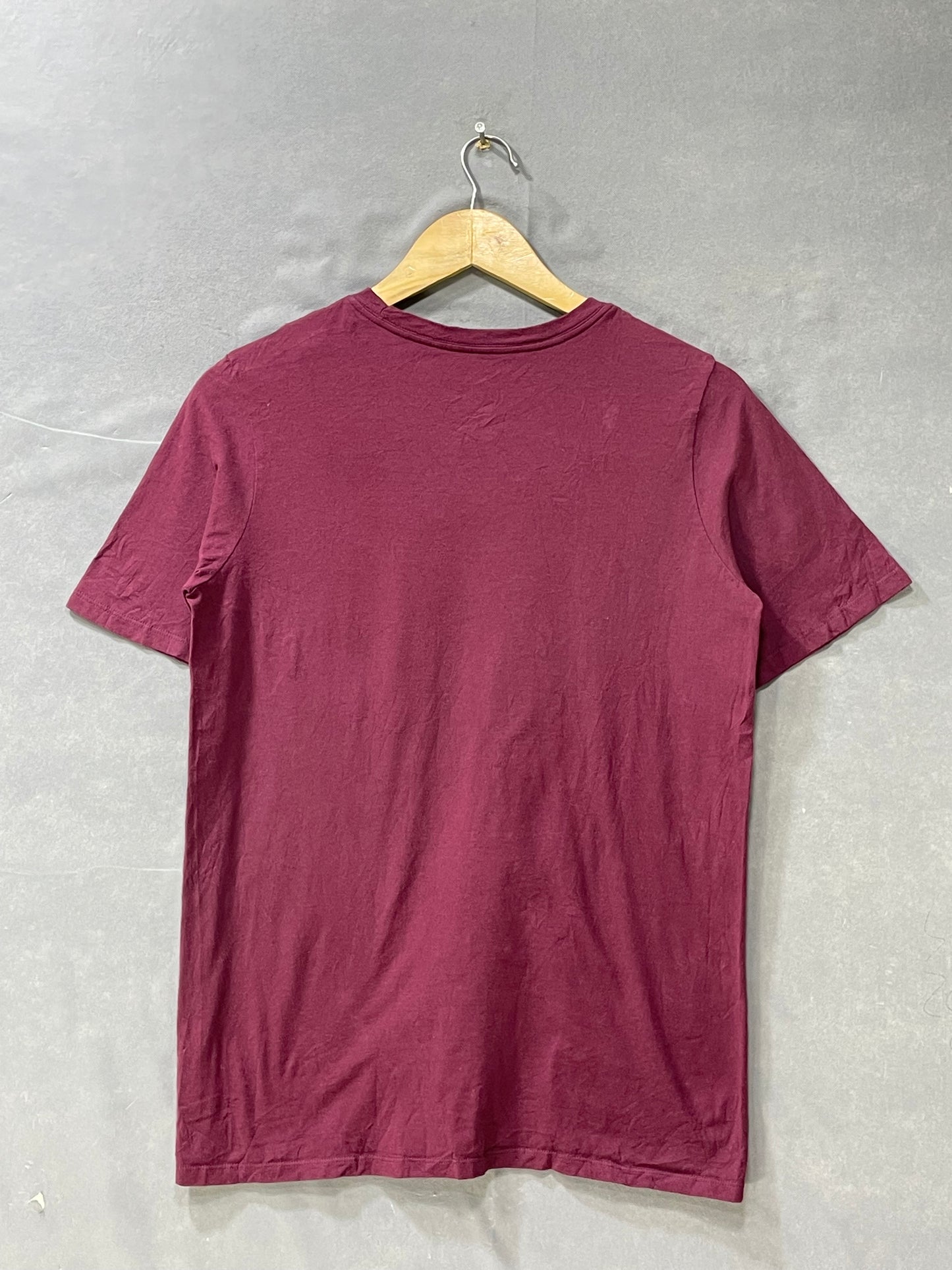 Nike The Tee Maroon Cotton T Shirt For Men Small