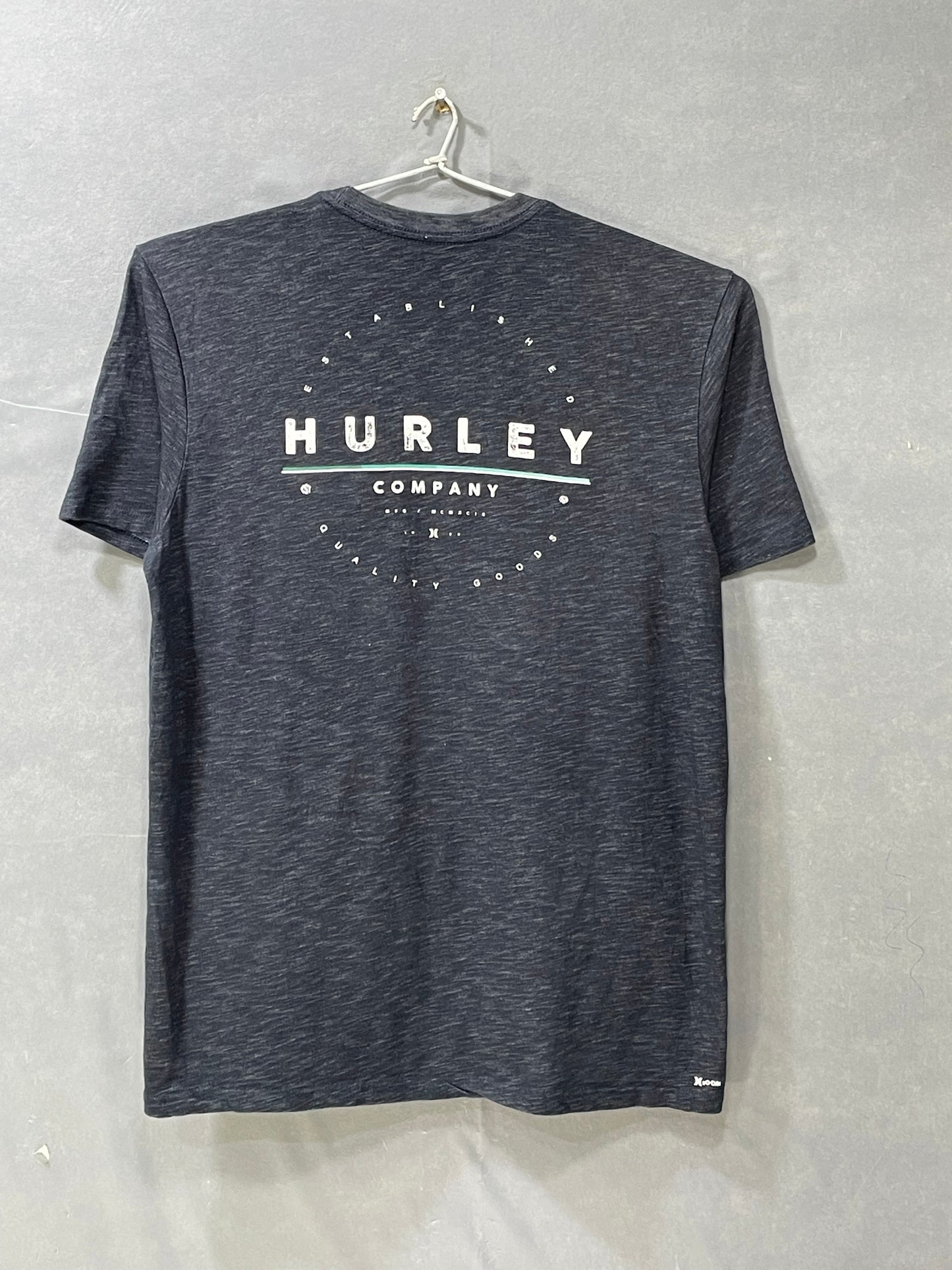 Hurley Gray Cotton T Shirt For Men Medium