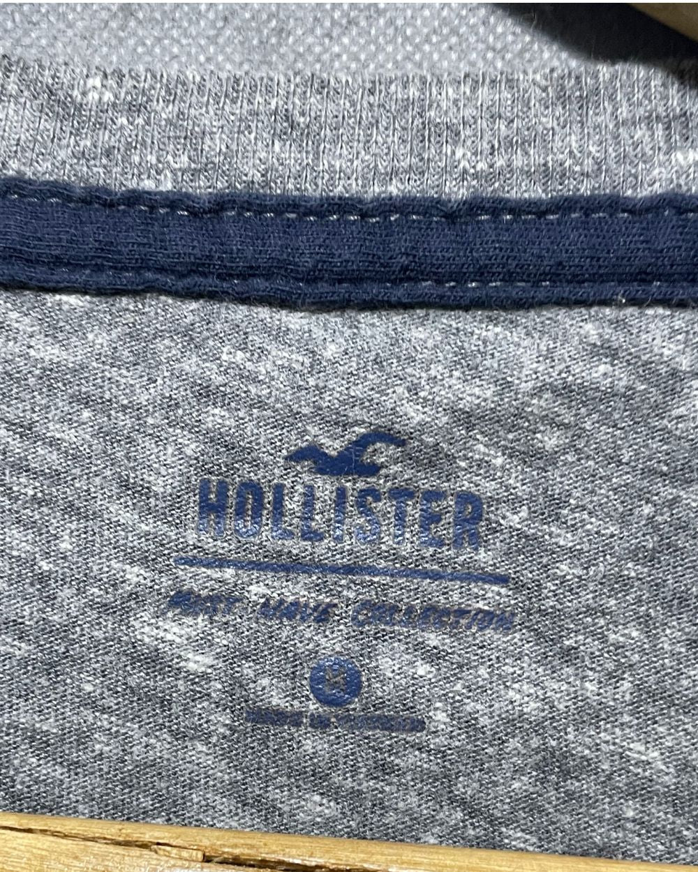 Hollister Gray T Shirt For Men X Small