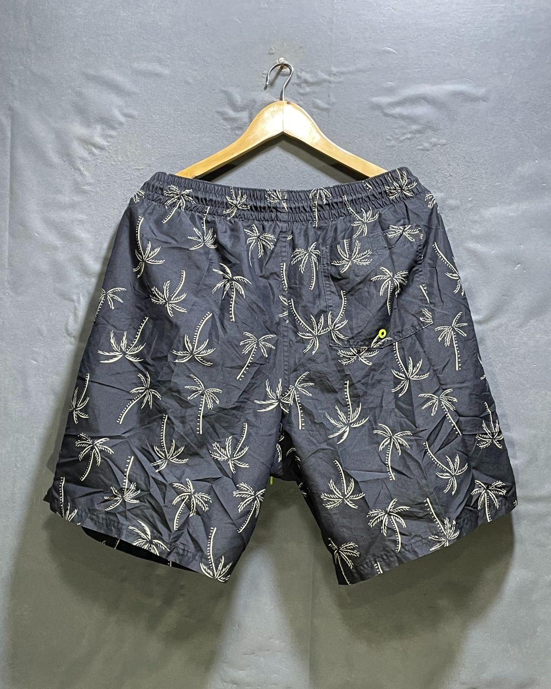Old Navy Gray Parachute Short For Men L | Preloved Labels