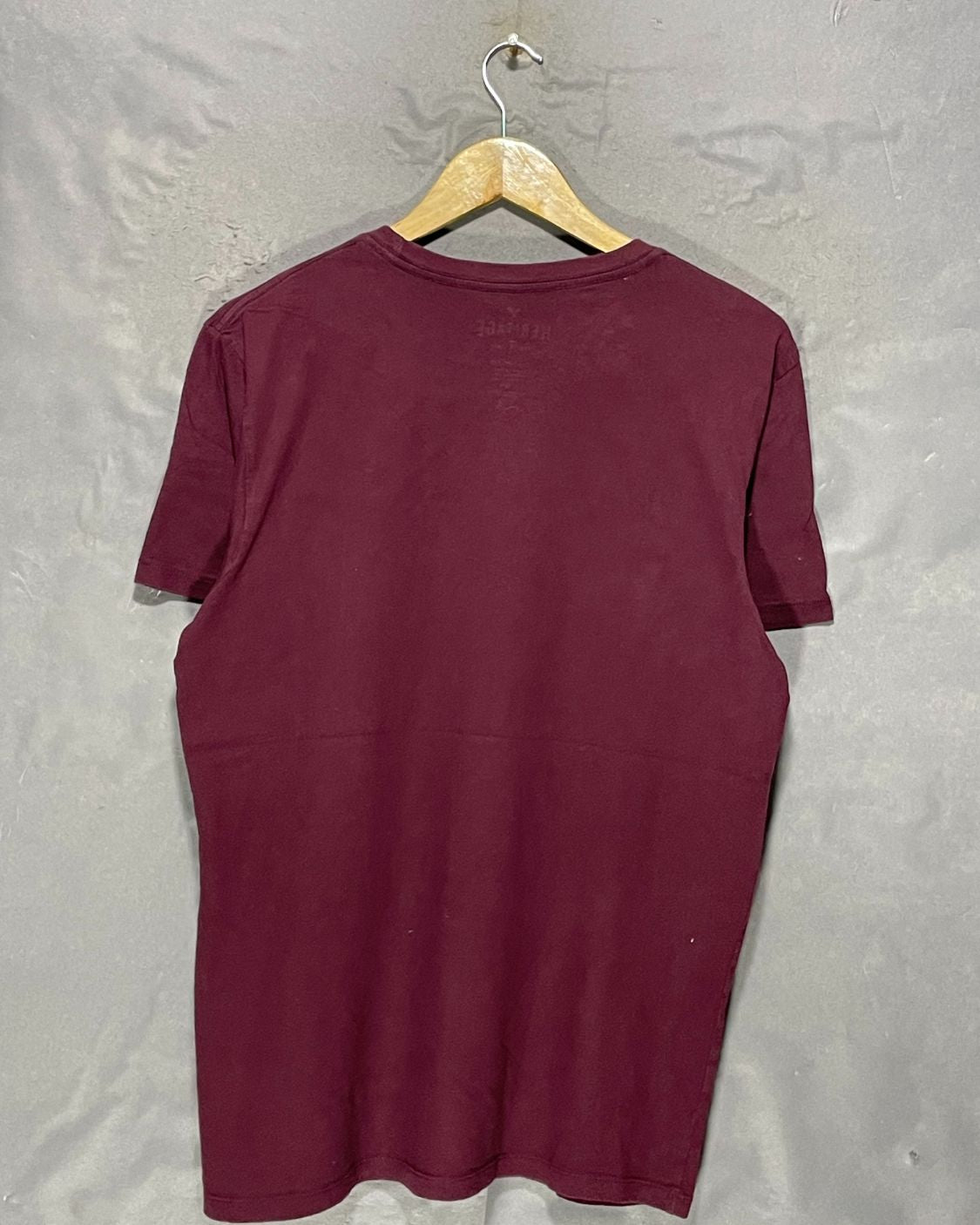 American Eagle Maroon T Shirt For Men M