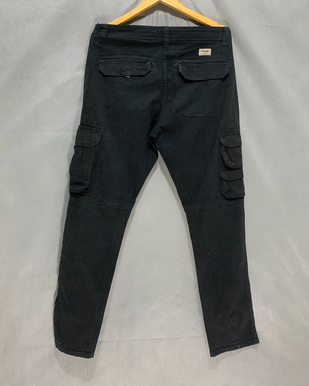 Wrangler Black Cotton For Men Cargo Pant L