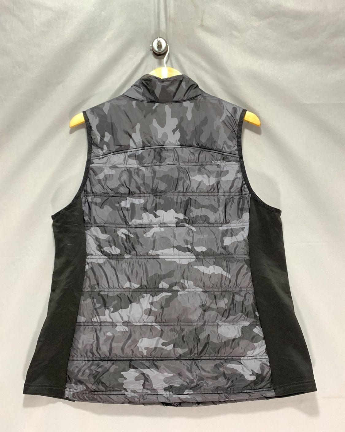 Avia Black For Men Vest Jacket 18 Years