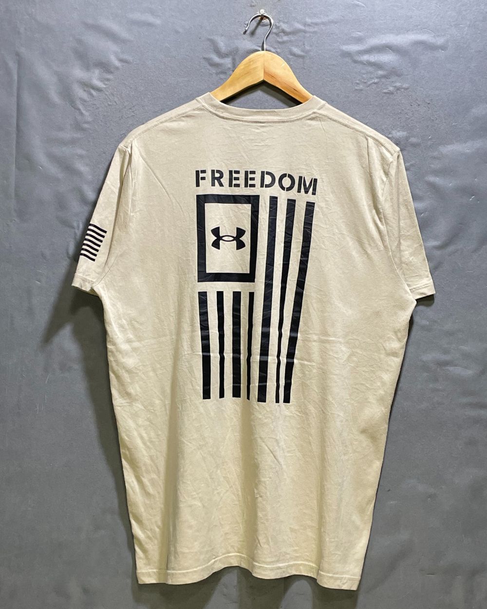Under Armour Cream T Shirt For Men Large | Preloved Labels