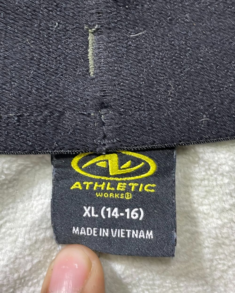 Athletic Green Polyester Jersey For Boy 16 Years - Preloved Labels