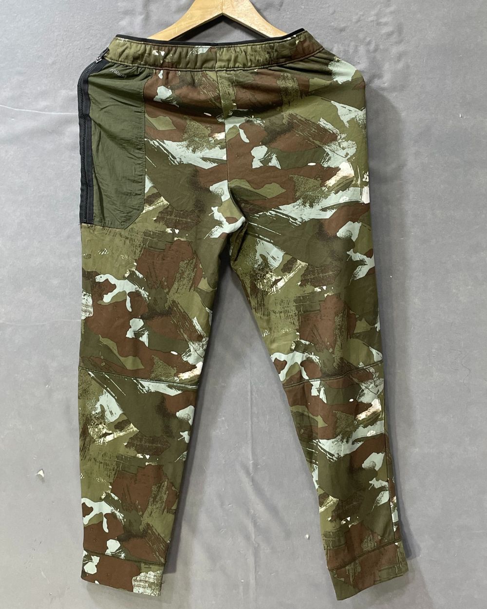 Athletic Green Polyester Jersey For Boy 16 Years - Preloved Labels