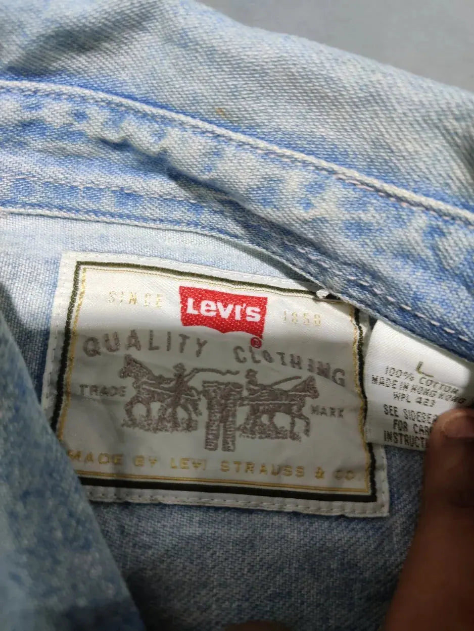 Levi's Men Denim Blue Shirt L – Preloved Labels (view 3)