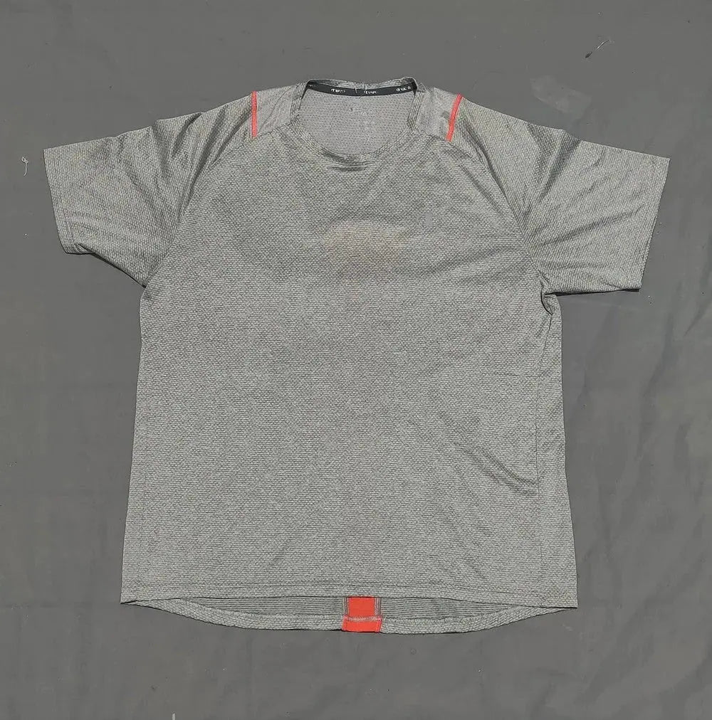 Champion Men Sport Red T Shirt XL – Preloved Labels (view 2)