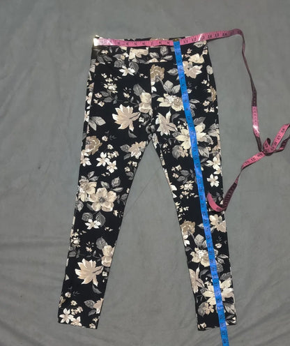 Old Navy Women Cotton Black Beige Pants S - additional view 4