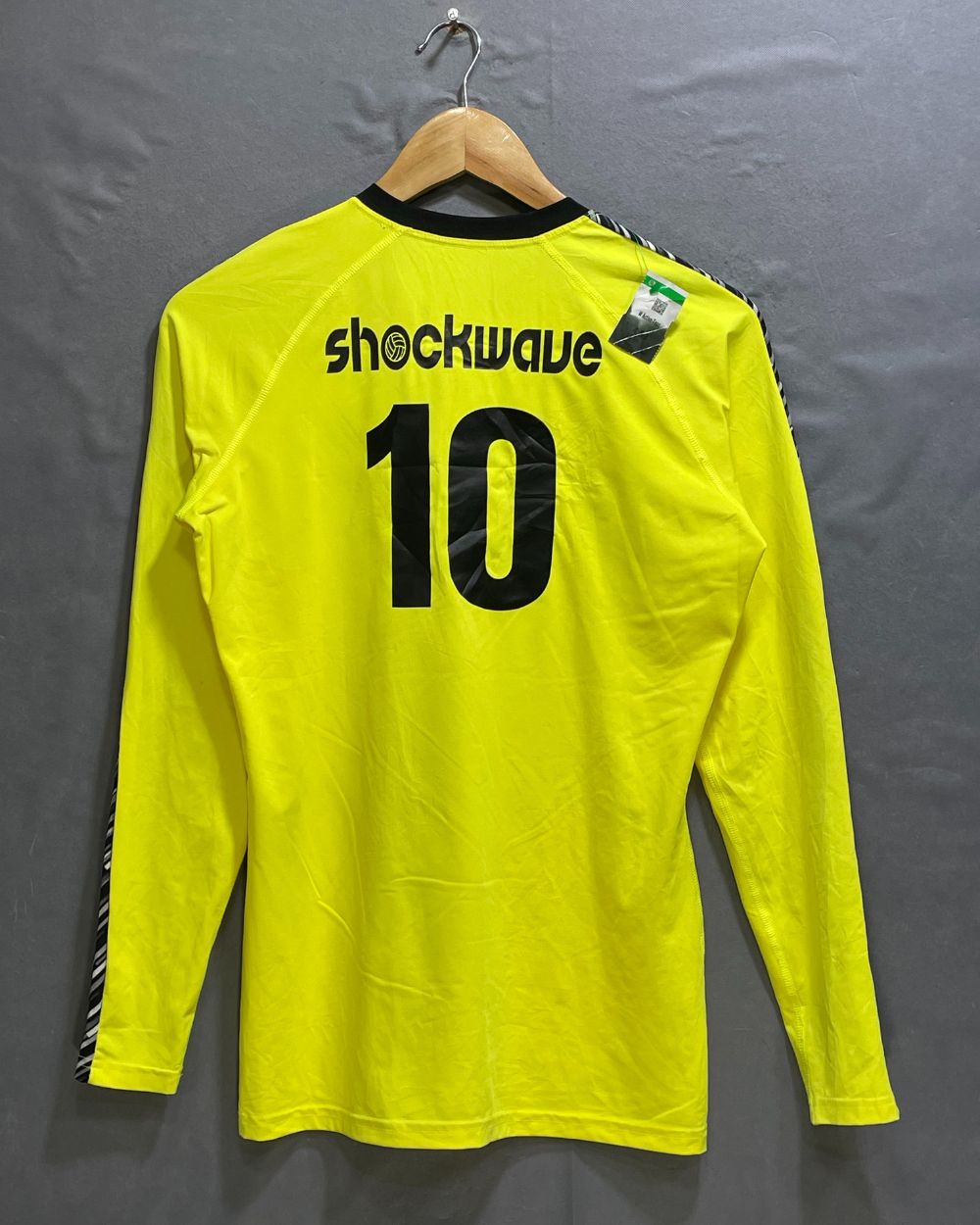 High Five Yallow Sport For Women T Shirt Medium - Preloved Labels