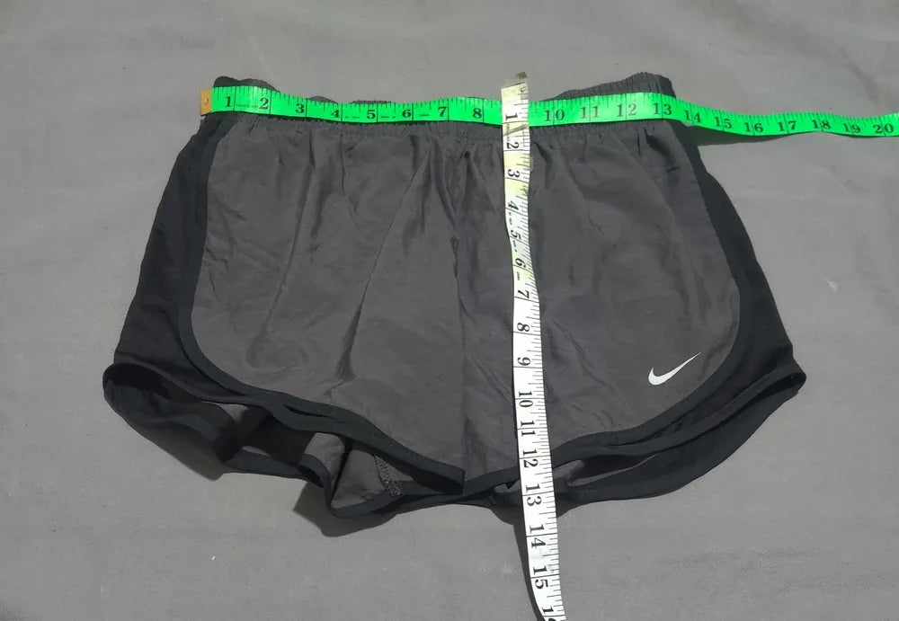 Nike Dri Fit Women Gray Sport Short – Preloved Labels (view 4)