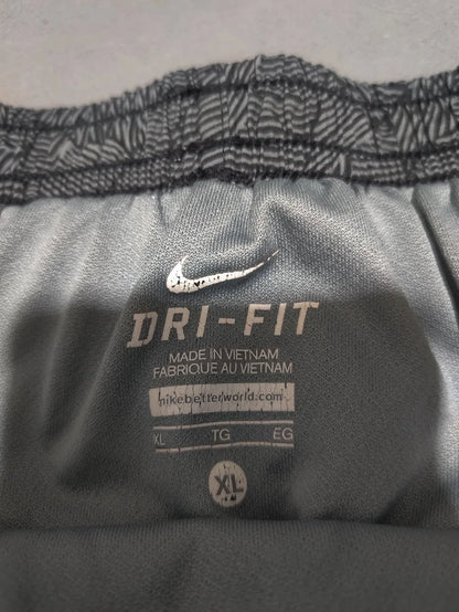 Nike Dri Fit Women Gray Sport Short – Preloved Labels (view 3)