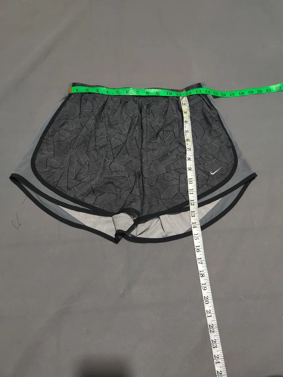 Nike Dri Fit Women Gray Sport Short – Preloved Labels (view 4)