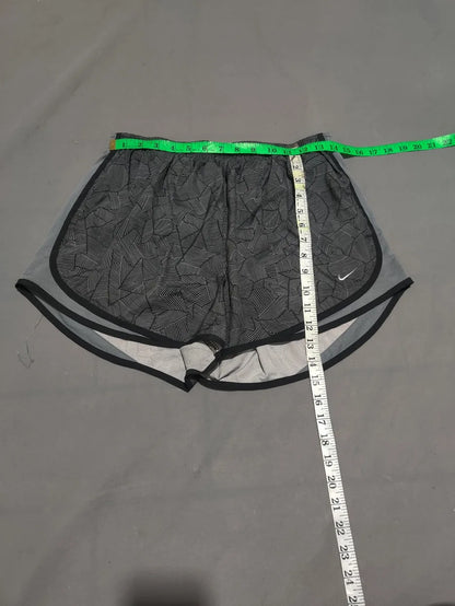 Nike Dri Fit Women Gray Sport Short – Preloved Labels (view 4)