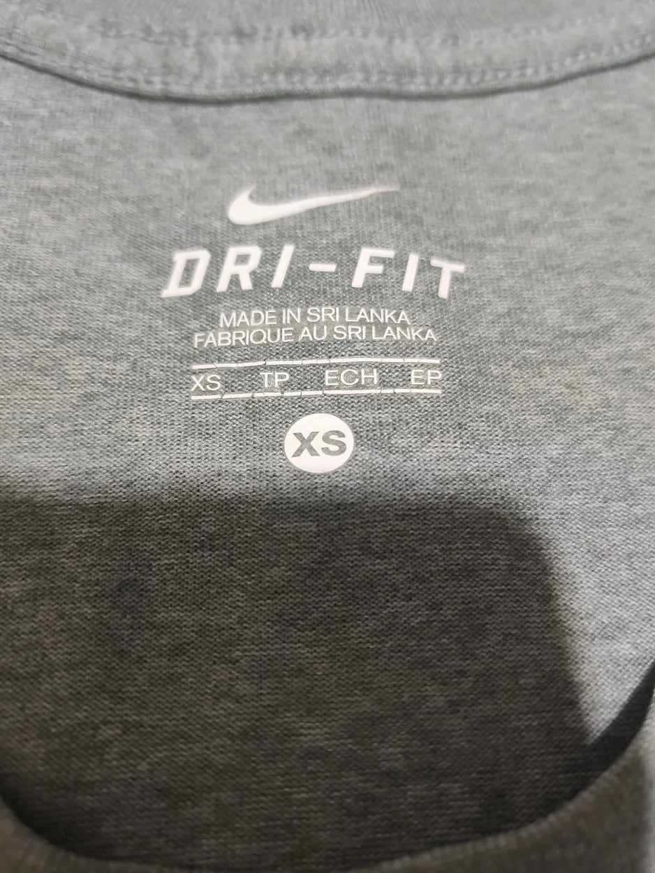 Nike Dri Fit Women Sport Gray T Shirt XS – Preloved Labels (view 3)