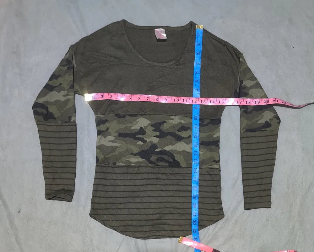 No Boundaries Women Olive Camouflage Sweater XS – Preloved Labels (view 4)