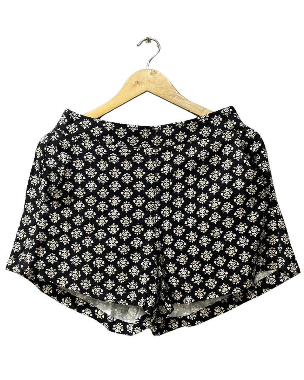 Old Navy Black Cotton Short For Women M - Preloved Labels