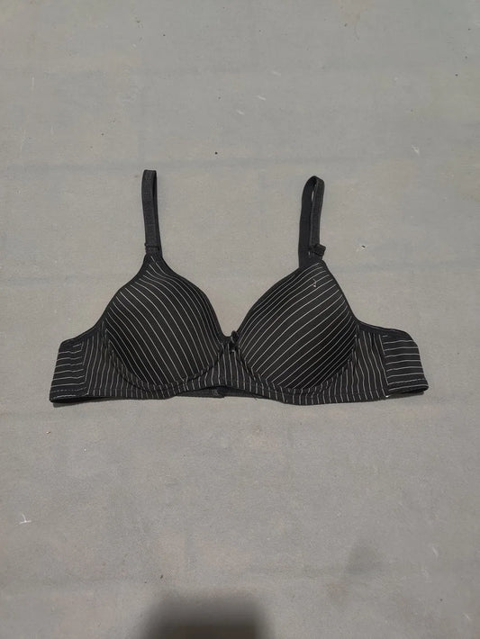 Preloved Women Black Sport Bra 38A S – Preloved Labels (view 2)