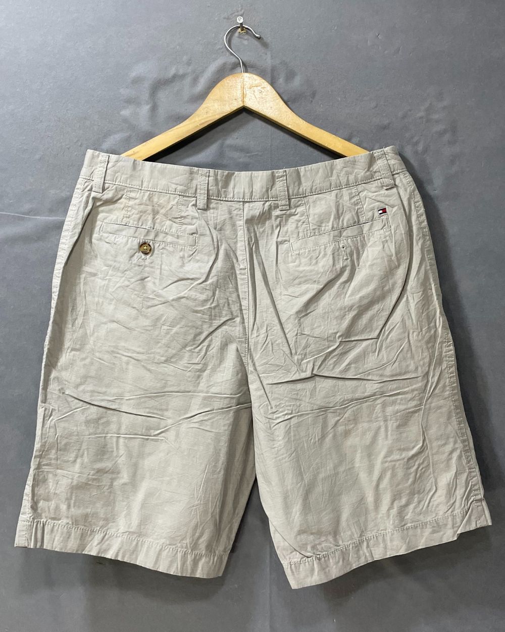 Tommy Hilfiger Gray Cotton Short For Men M - Preloved Labels