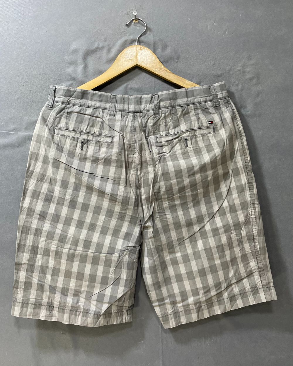 Tommy Hilfiger Gray Cotton Short For Men M - Preloved Labels